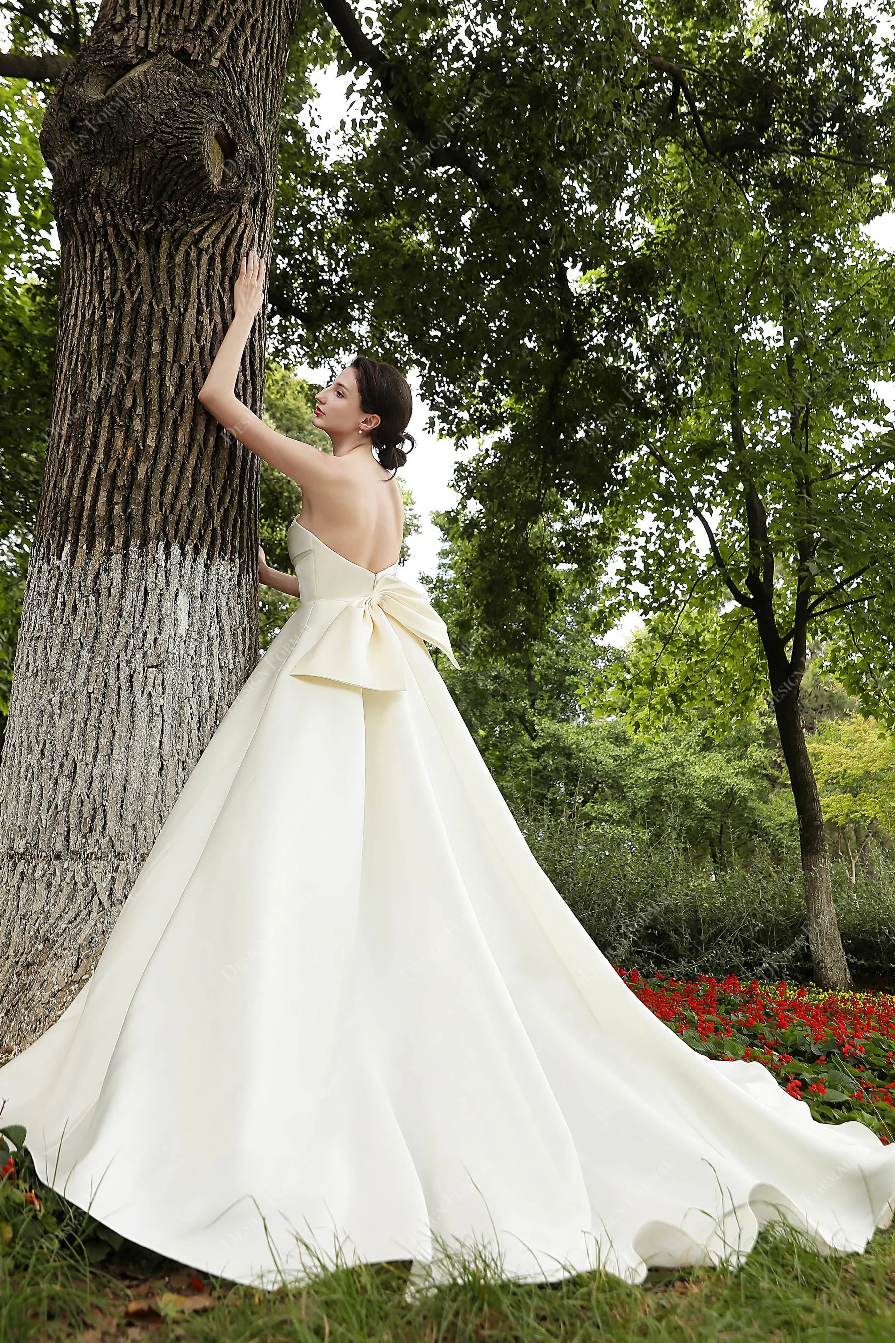 Cute Big Bow Ivory Satin A-line Wedding Dress with Pockets