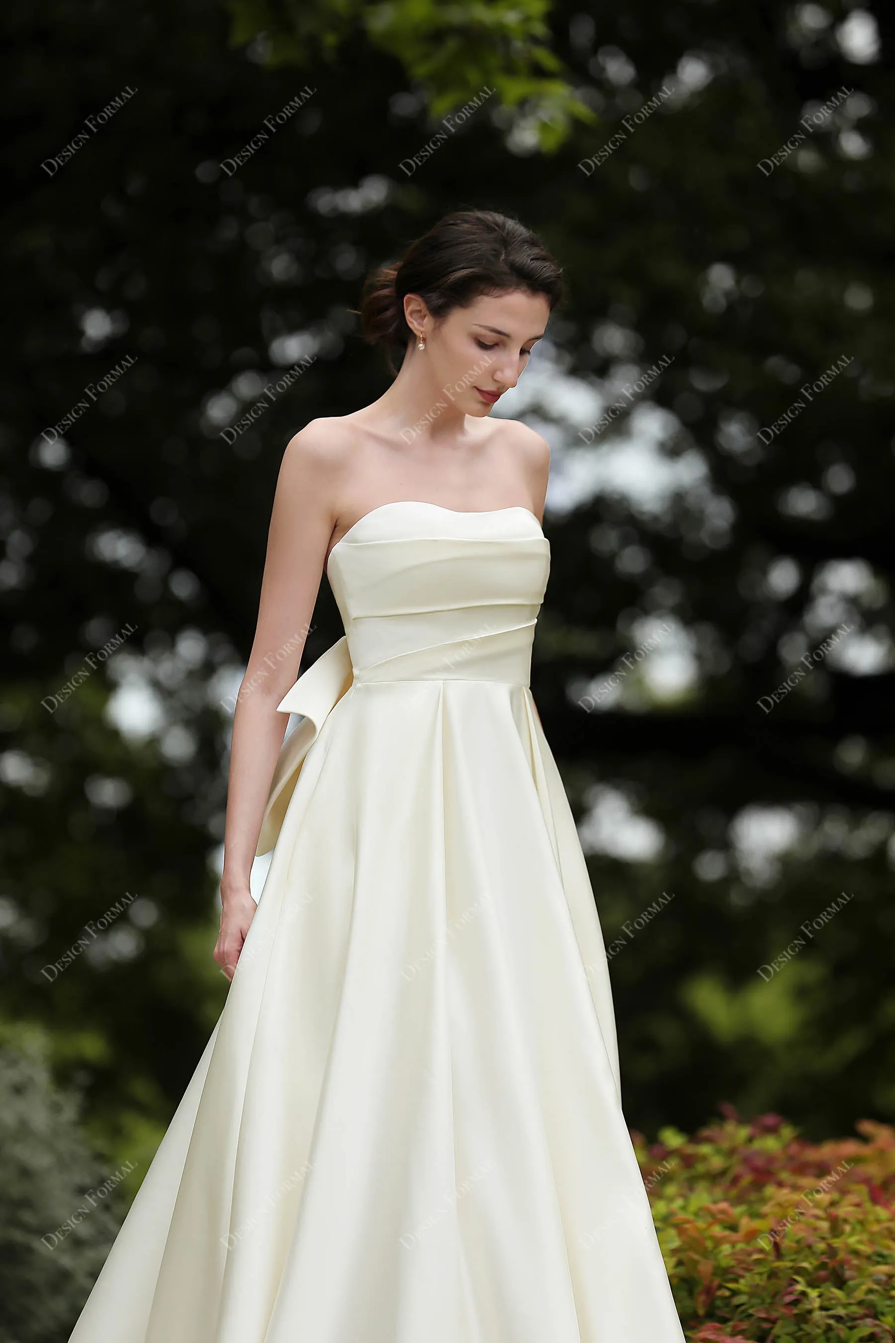 Cute Big Bow Ivory Satin A-line Wedding Dress with Pockets