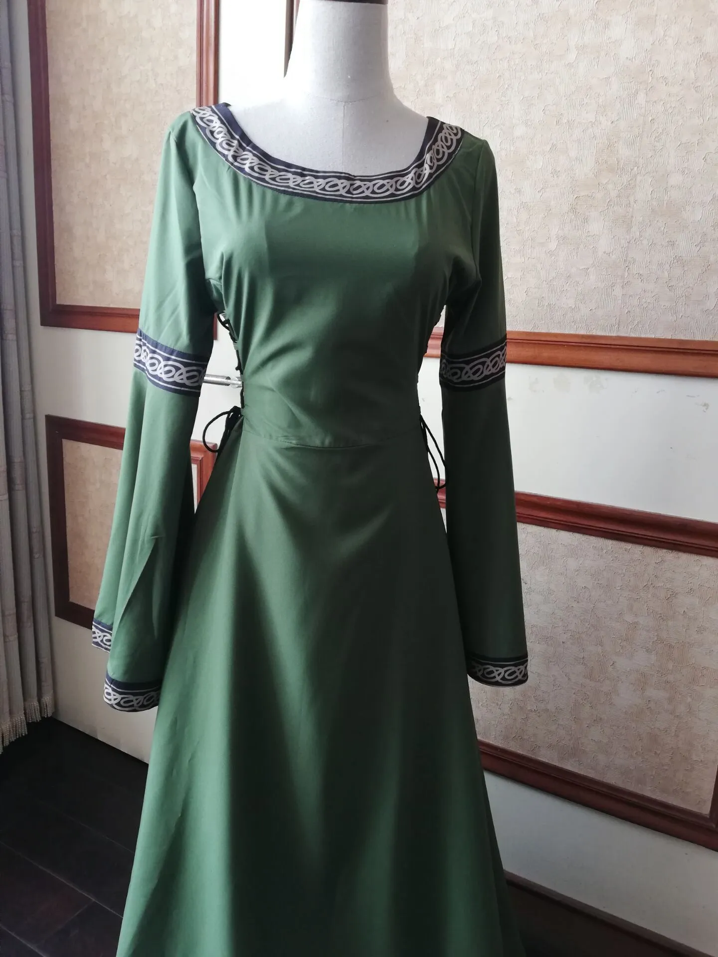 Halloween Round Neck Flared Sleeve waist Medieval Large Size Long Dress