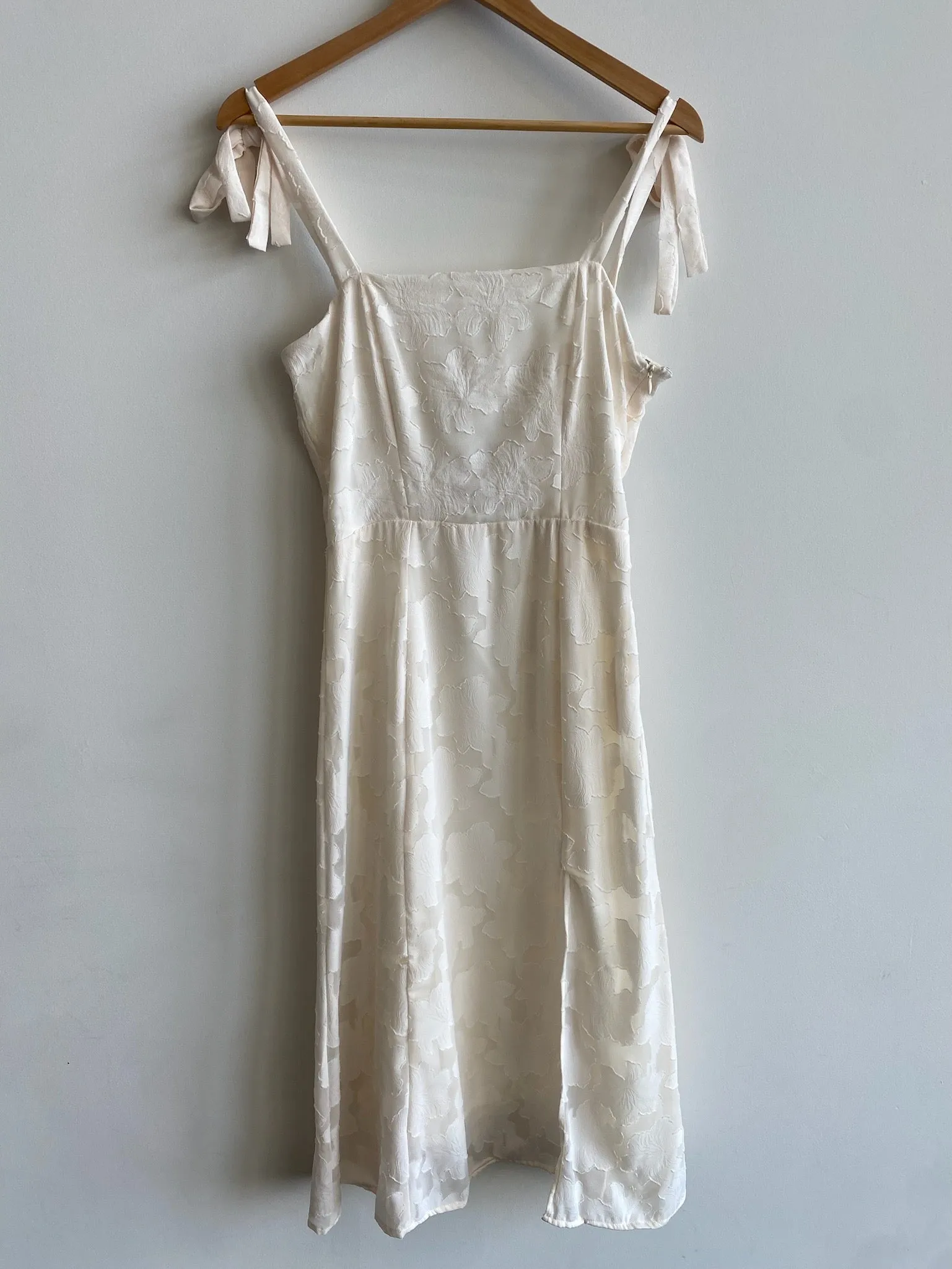 MISFIT ITEM - The When in Rome Midi Dress (White) // Size S