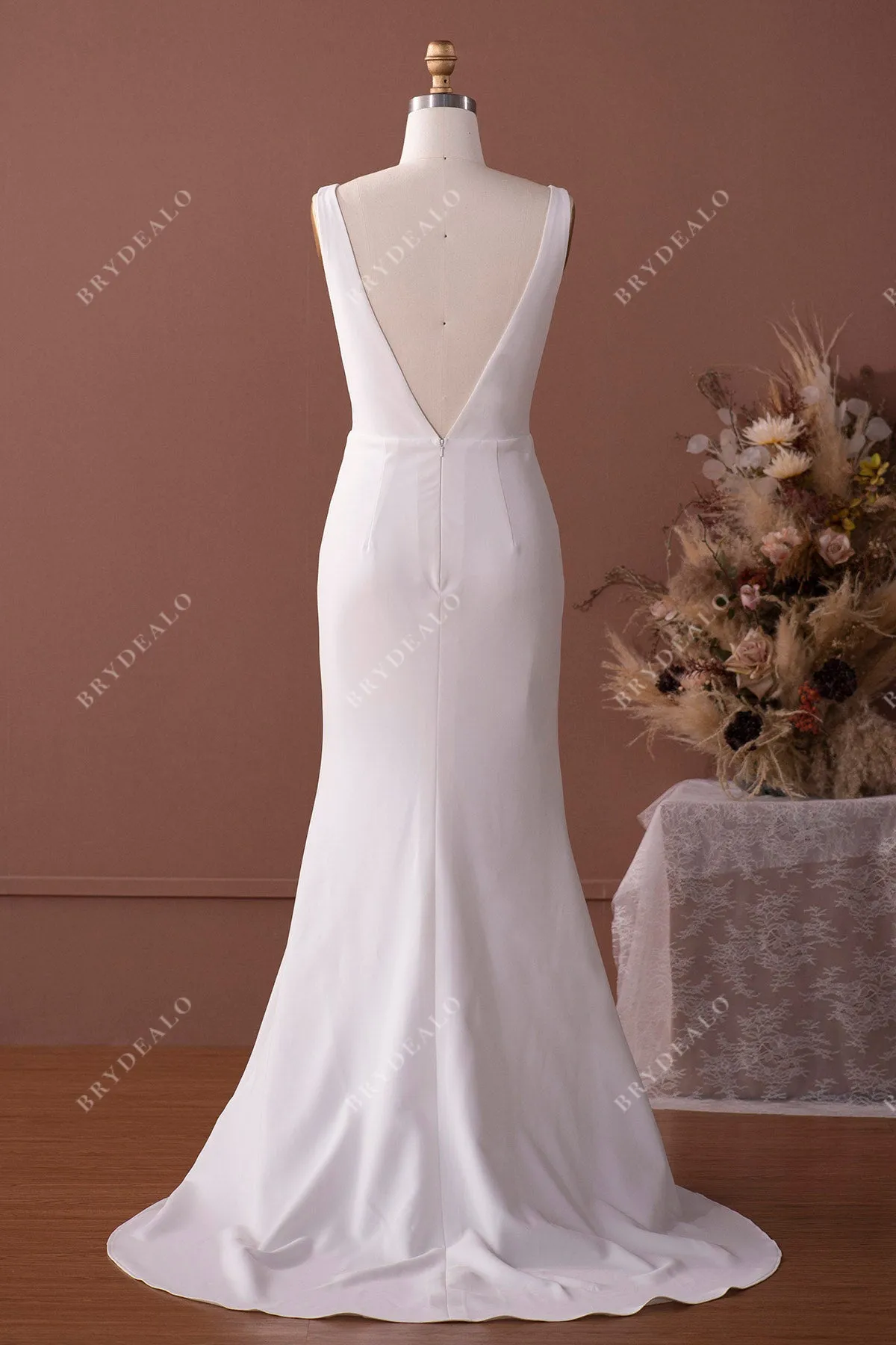 Simple Sleeveless Crepe Elegant Mermaid Long Wedding Dress