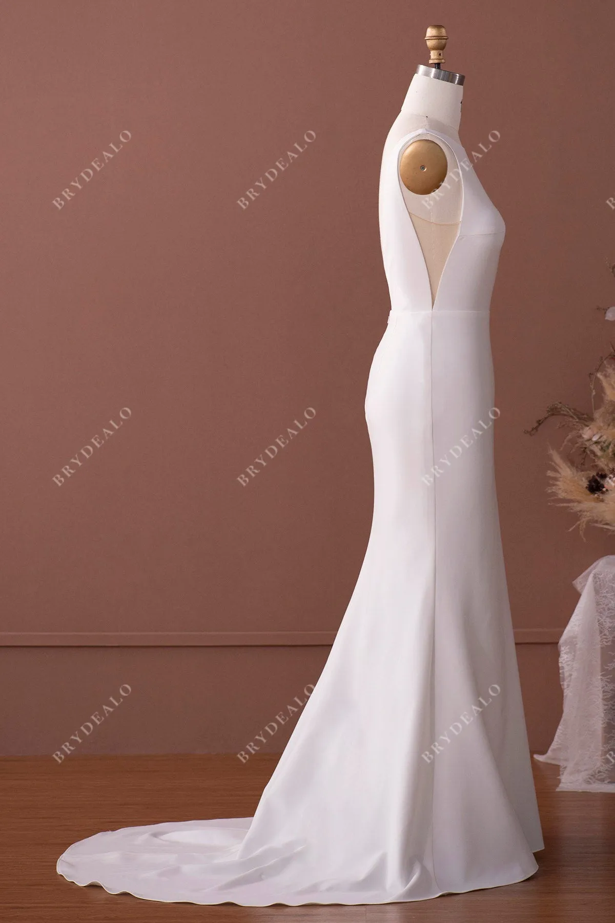 Simple Sleeveless Crepe Elegant Mermaid Long Wedding Dress